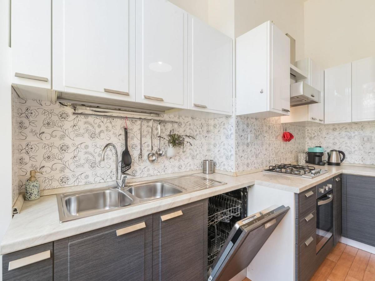 The Best Rent - Colourful Two-Bedroom Apartment Near Termini Station Рим Экстерьер фото
